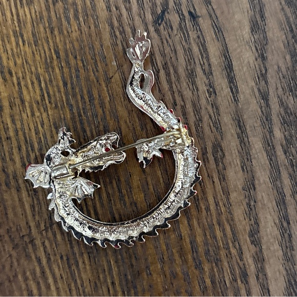 Red Dragon Brooch - Picture 3 of 3